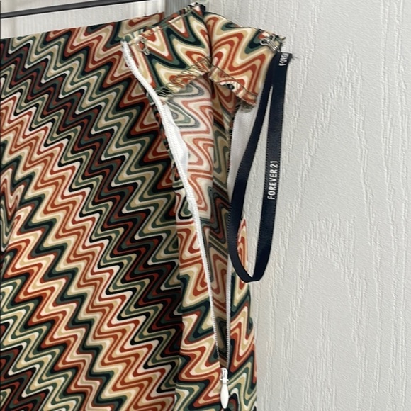 Forever 21 Multicolor Zigzag Patterned Women's Skirt Size M - Picture 3 of 8